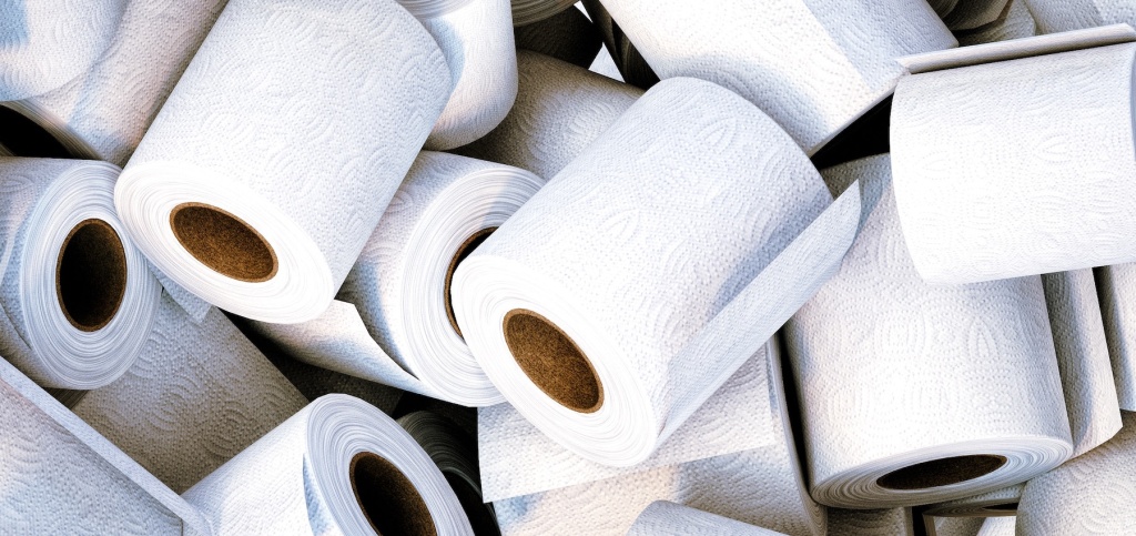пачка кофе и рулон туалетной бумаги